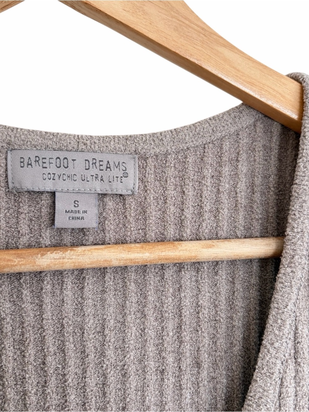 Barefoot Dreams Cozchic Ulta Lite V-Neck Brown Tan Ribbed Tank Tank Small - Picture 3 of 3